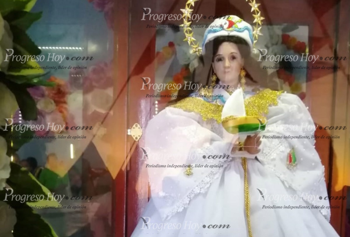 Multitudinaria misa y procesión en el mar para celebrar a la Virgen de